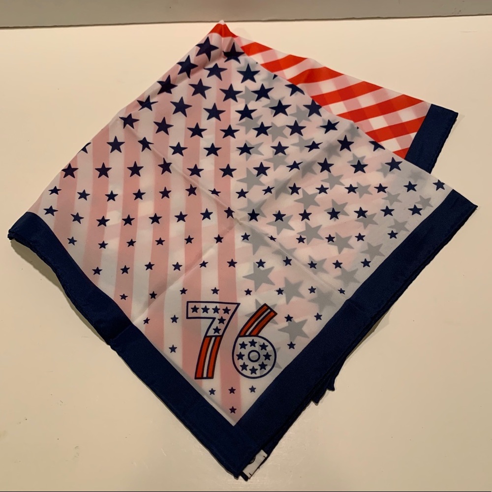 NWOT WOMEN’S NASHARR FRERES PATRIOTIC SCARF.